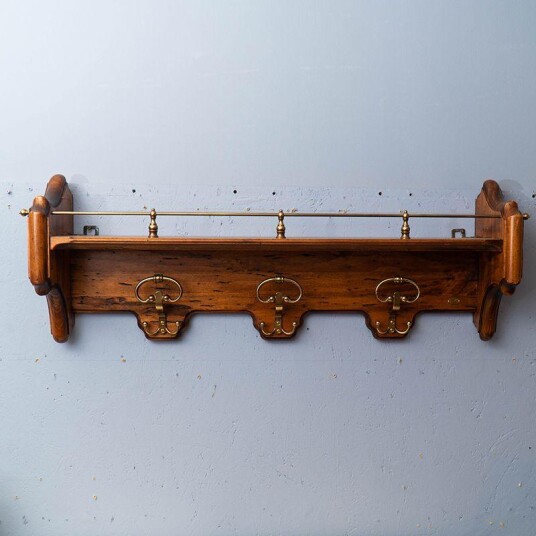 Фото Вешалка с полкой